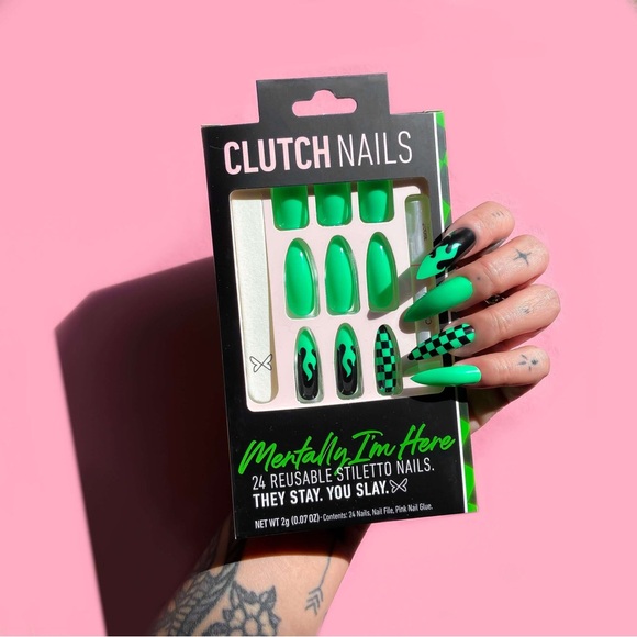 MENTALLY I'M HERE | BLACK AND GREEN NAILS | PRESS ON NAILS - Picture 3 of 4